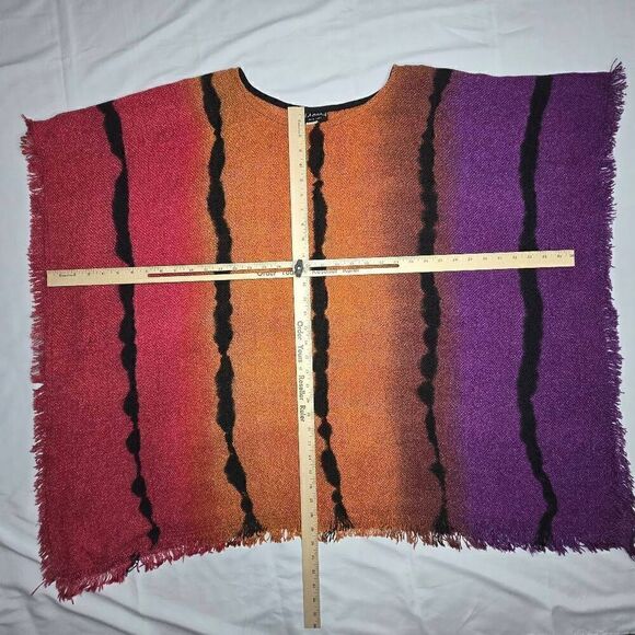 DILEMMA NEW YORK RAYON PONCHO TOP KNIT WOVEN PURPLE ORANGE RED WOMENS 40" X 32" - Picture 4 of 5